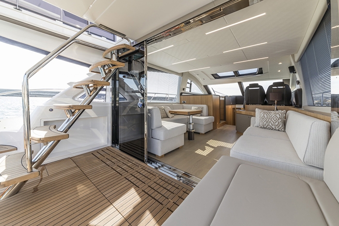 gafencu_new_luxury_motor_yacht_release_2021_fairline_Squadron-53 (8) Image