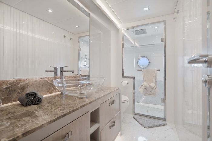 gafencu_new_luxury_motor_yacht_release_2021_monte_carlo_yachts_mcy-76-skylounge (3) Image